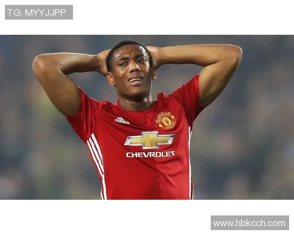 足球明星后卫黑人球员的精彩表现与职业生涯回顾